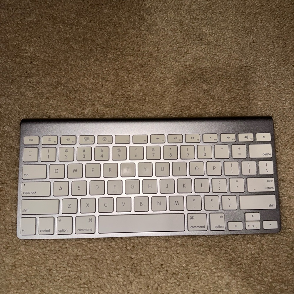 Apple First Gen Bluetooth keyboard